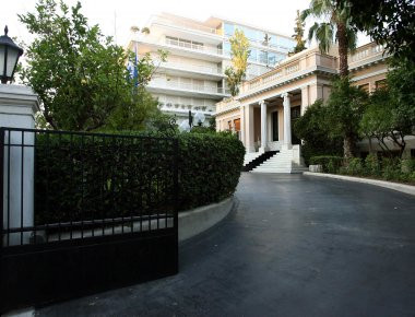 Η διόρθωση της άτυπης ενημέρωσης του Μαξίμου για την έξοδο της Ελλάδας στις αγορές
